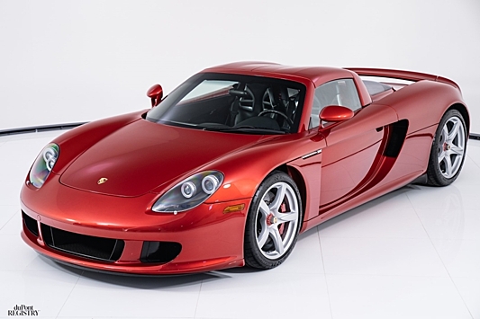 На продажу выставили Porsche Carrera GT в фирменном цвете Ferrari