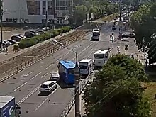 Камеры наблюдения сняли тройное ДТП с пассажирским автобусом в Твери