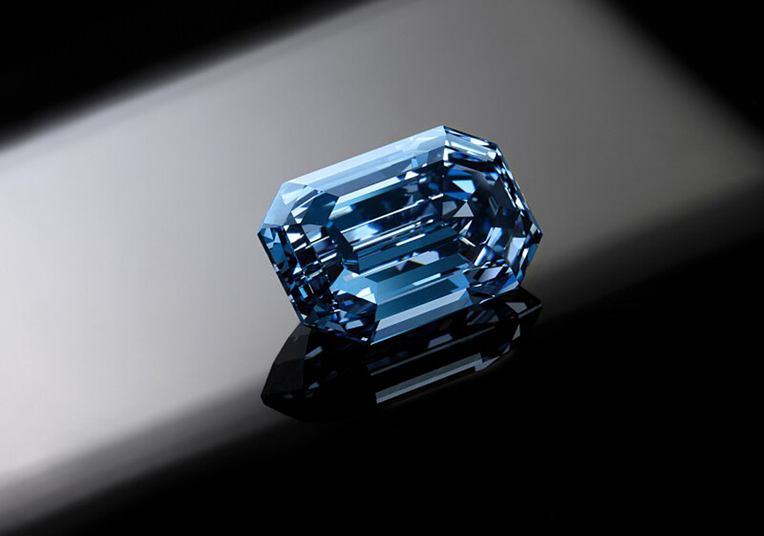 Самый большой голубой бриллиант ушел тайному покупателю