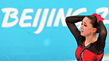 Валиева покидала тренировку на Олимпиаде в Пекине, закрыв лицо кофтой. В микст-зоне журналист Daily Mail спросил ее о допинге