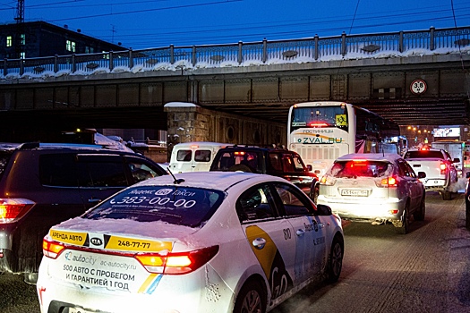 Чтобы поехать в Новосибирск, мужчина угнал машину такси в Кузбассе