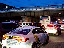 Чтобы поехать в Новосибирск, мужчина угнал машину такси в Кузбассе
