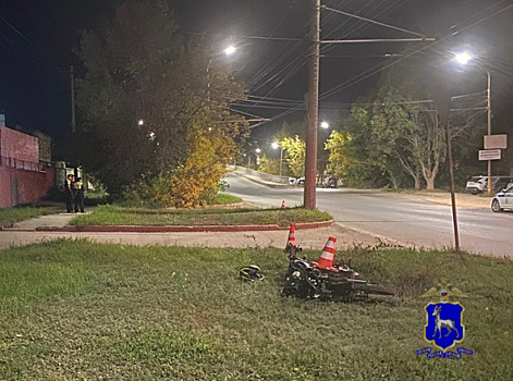 В Самаре 15-летний подросток на мопеде на скорости врезался в бордюр