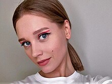 «Такая хрупкая»: Кристина Асмус в коротком топе и свободных брюках впечатлила фанатов фигурой и красотой