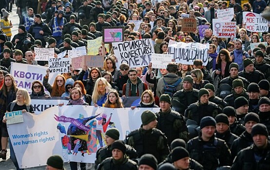 Феминистки и радикалы подрались в Киеве