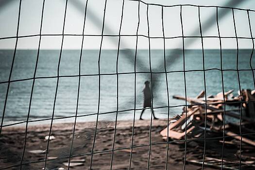 Мужчина незаконно пересек границу на судне контрабандистов ради тайной второй жены