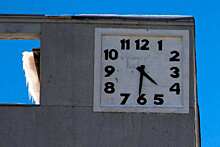 В Новосибирске опять ремонтируют часы в «Доме под часами»