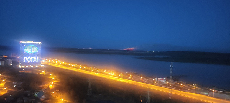 Жители Сургута обеспокоены заревом огня на противоположном берегу Оби