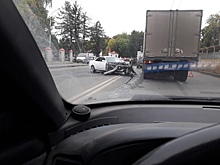 Обломки разметало по всей дороге: на севере Уфы произошла массовая авария