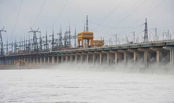 На Волжской ГЭС увеличили сброс воды в Волгу в связи с началом ледостава