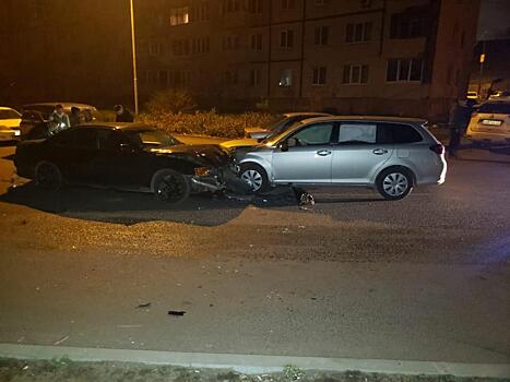 Во Владивостоке водитель иномарки, уходя от преследования, угодил в аварию