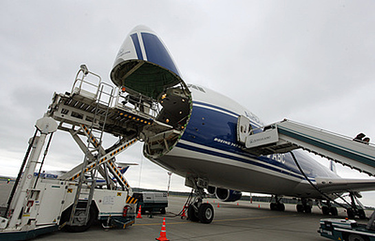Boeing и "ЭйрБриджКарго" заключили соглашение по ремонту грузовых самолетов 747 Freighter