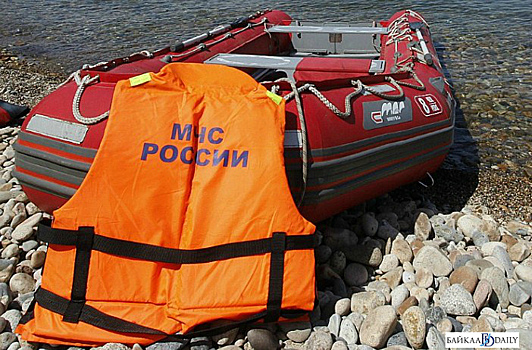 Спасатели ищут с вертолета пропавших на Байкале туристов