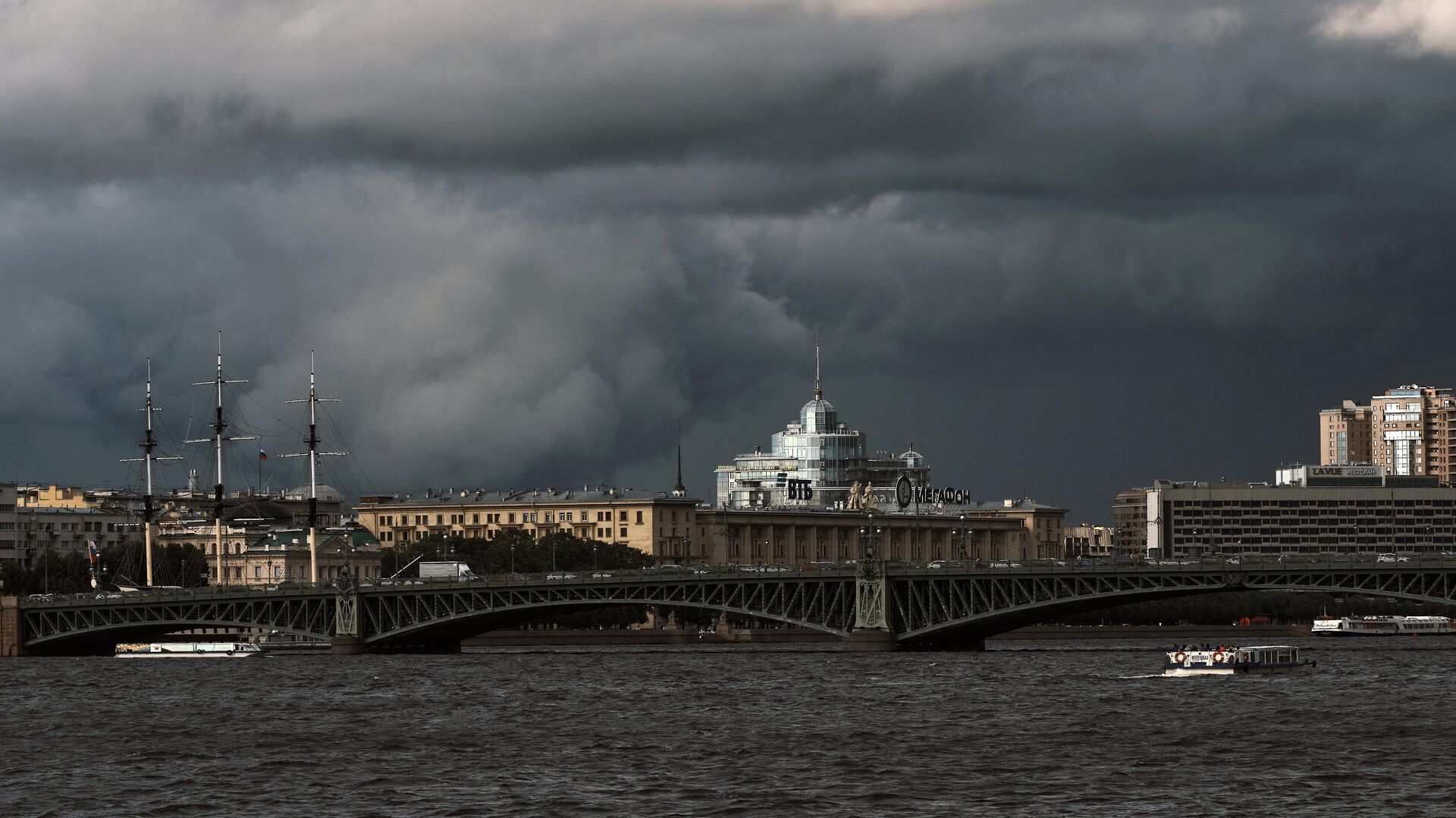 В Петербурге из-за циклона Zydrane закрывают дамбы