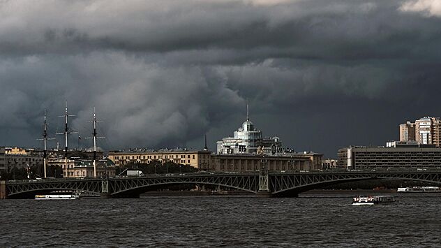 В Петербурге из-за арктического циклона закроют дамбы