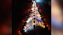 Елка из 49 машин: водители в Прикамье поздравили горожан с Рождеством