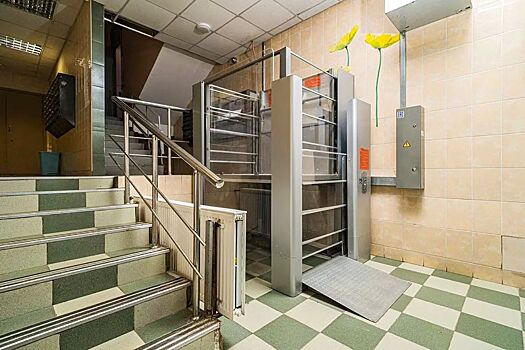 Почти 30 подъемных платформ для маломобильных граждан установят в домах на северо-западе столицы