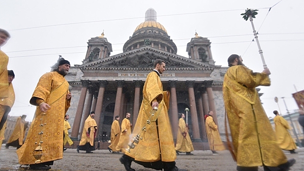Власти Петербурга просят музей в Исаакиевском соборе съехать к Пасхе — СМИ