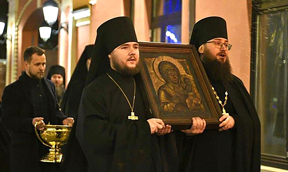 В Москве начались ежедневные крестные ходы