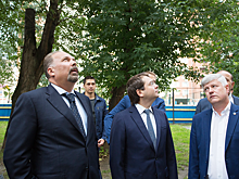 Мень и Чибис раскритиковали в Екатеринбурге балконы и провода