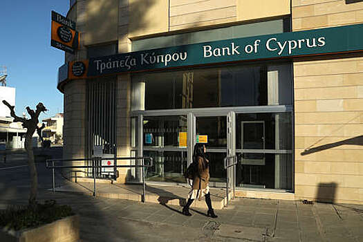 Politis: власти Кипра полностью запретили банкам проводить операции с рублем