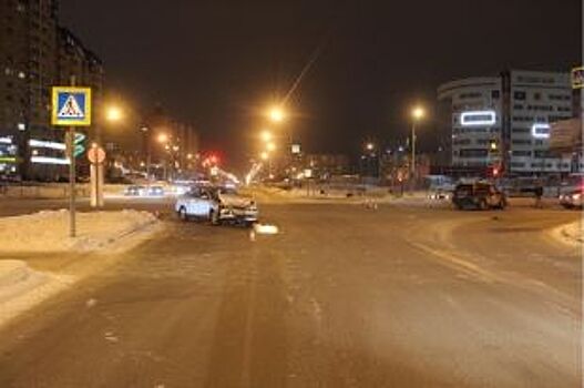 В Сургуте столкнулись две машины. Четверо пострадавших