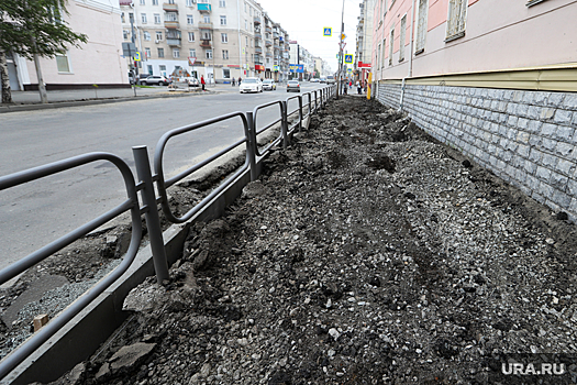 В Кургане после ремонта проспекта не починили тротуары