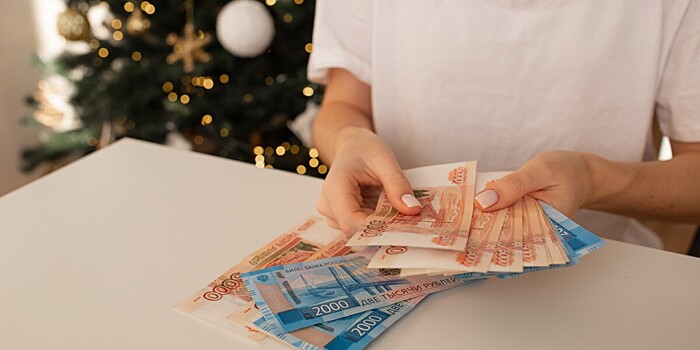 Финансовый аналитик дала советы, как не потратить все деньги за новогодние праздники