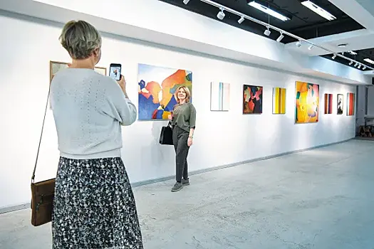 Новое прочтение шедевров: в культурном центре "ЗИМ Галерея" открыли деконструирующую выставку