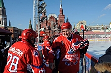 Ярославский губернатор сыграл в хоккей на Красной площади