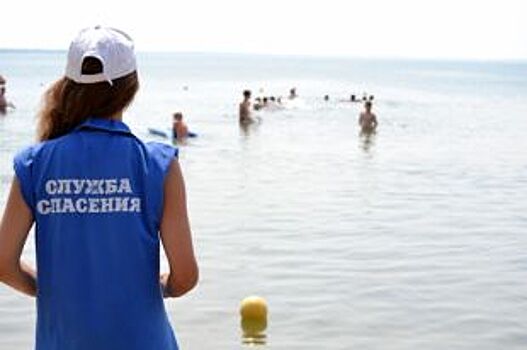 В Челябинске матросы вытащили со дна бассейна 4-летнюю девочку