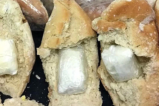 Собаки нашли 15 батонов с кокаином