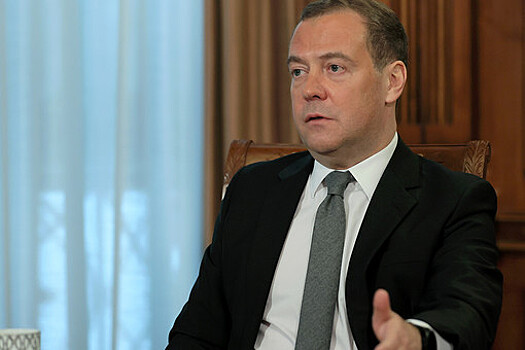 Дмитрий Медведев проголосовал на выборах в Госдуму