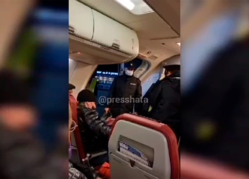 С рейса Оренбург — Москва за дебош сняли двух пьяных пассажиров