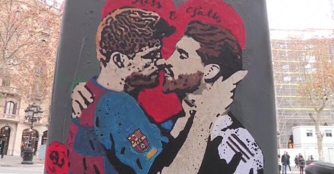 Фанатов возмутили целующиеся игроки «Барселоны» и «Реала»