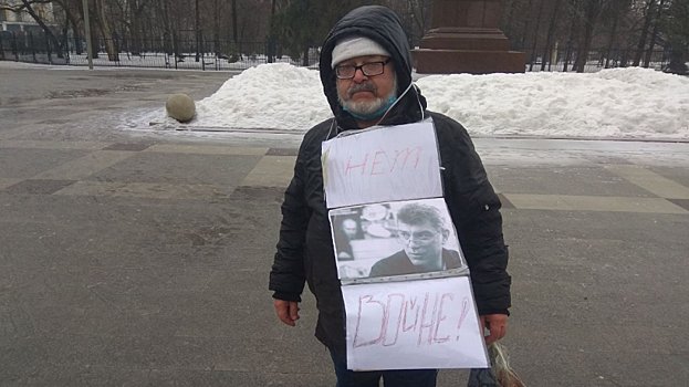 В Саратове задержали мужчину, устроившего одиночный пикет с плакатом «Нет войне»