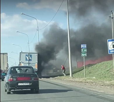 В Самарской области на ходу у фуры загорелись колёса