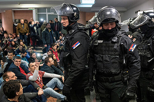 Захват телевидения: протестующим в Сербии не дали эфир