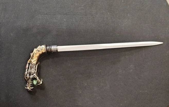 Трость с секретом нашлась у свидетеля в российском суде