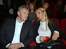 Дмитрий Песков закружил в танце на льду Татьяну Навку в день ее рождения