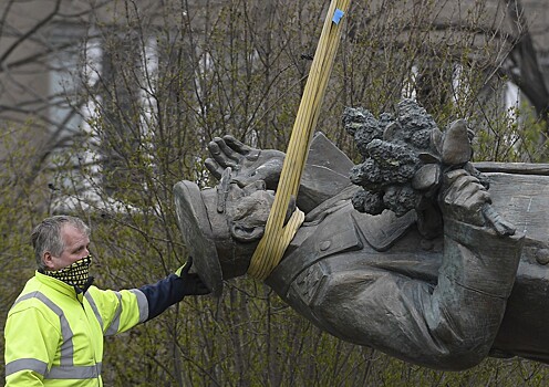 В Чехии снесли памятник маршалу Коневу