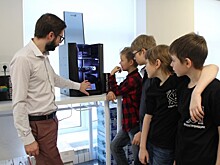 Строить ракеты и улучшать смартфоны. Школа № 17 в Конькове готовит микроэлектронщиков