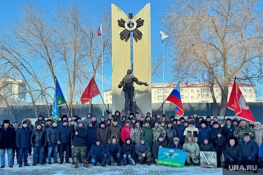 Губернатор Шумков вручил награды на митинге в честь годовщины Афганской войны