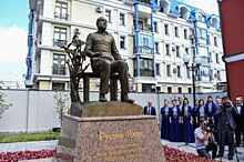 В Казани напротив консерватории им. Жиганова открыли памятник Рустему Яхину
