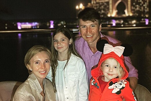 Алексей Ягудин и Татьяна Тотьмянина показали, как развлекаются с детьми в Дубае