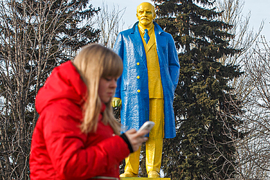 Почему в странах бывшего СССР избавляются от памятников Ленину