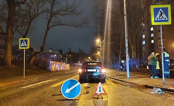 На Киевской таксист с просроченными правами сбил мужчину, переходившего дорогу по «зебре»