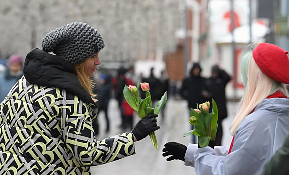 Нескольким регионам России пообещали особо теплое 8 марта