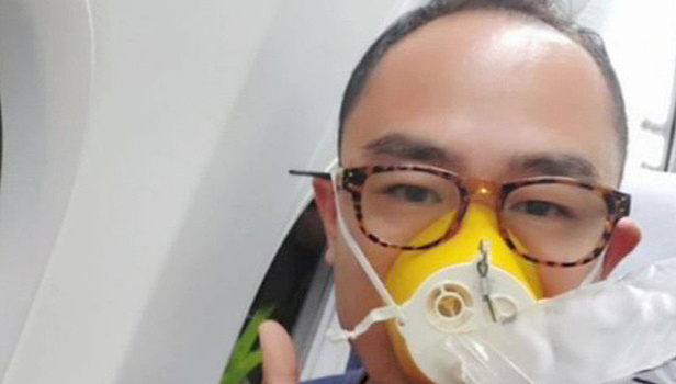 Китайский летчик закурил на борту пассажирского самолета
