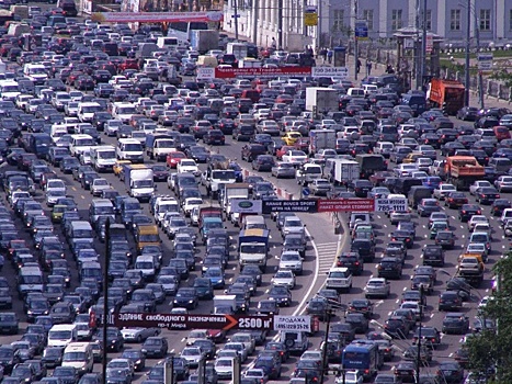 Пробки на дорогах Москвы достигли 9 баллов